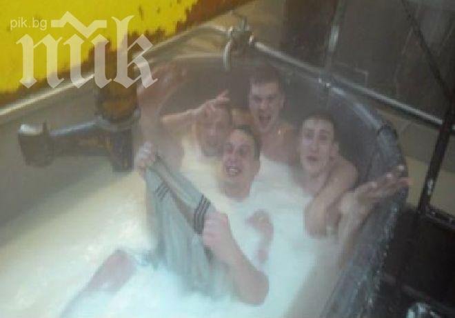 Затвориха фирма за сирене, защото служителите й се къпели в млякото