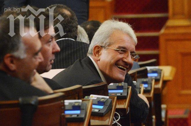 Шефът на енергийната комисия в НС със зла шега: Само баба Ванга можеше да каже дали ще се вдигне токът, фалити в сектора са невъзможни