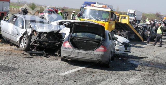 Образуваха две дела за адското меле на магистралата