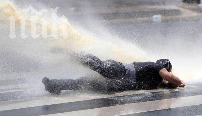 Полицията в Анкара разпръсна демонстранти с водни оръдия