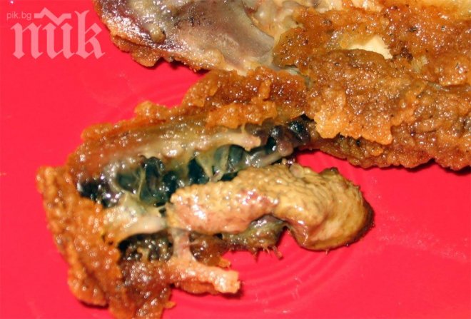 Внимание! Изпатила си клиентка: Натрових се с храна от Кей еф си, какво слагат в пърженото си пиле?!