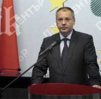 Станишев: Издигаме Достена Лаверн срещу опростачването в политиката