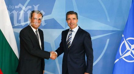 орешарски 1030 президентството вдигат тържествено флага нато