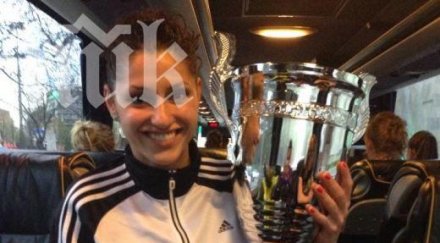 ева янева триумфира купата франция