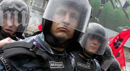 неизвестен мъж откри огън милицията киев