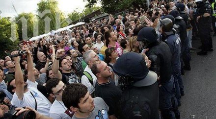 полицаи използваха сълзотворен газ протестиращи брюксел