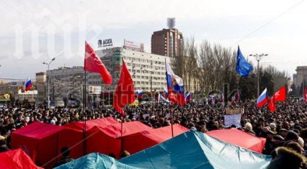 проруски активисти завзеха областната администрация донецк взривиха граната