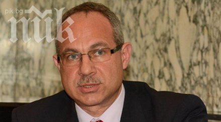 политологът антон тодоров меглена кунева лъскаше обувките тато