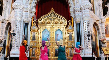 намалиха присъдата пуси райът един месец