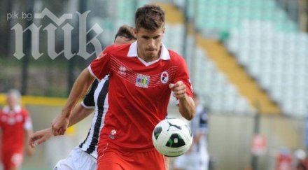 изхвърлен левски блести италия