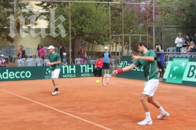 Гришо и Кутровски биха Гърция предсрочно за купа Дейвис