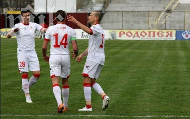 Капитанът на ЦСКА с нова контузия в коляното (видео)