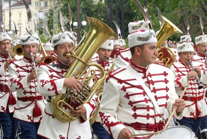 Тържествен концерт на пл. „Батенберг” по случай 10 години от влизането ни в НАТО