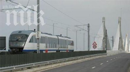 пътнически влак мина пробно дунав мост