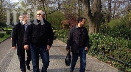 борисов разходи берлинския зоопарк фенките сравняват лъв снимки