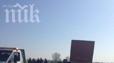 шофьор успя вземе завоя удари мантинелата пак потегли