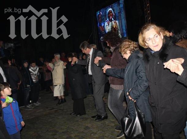 Първанов тропа хоро на концерт на Николина Чакърдъкова 