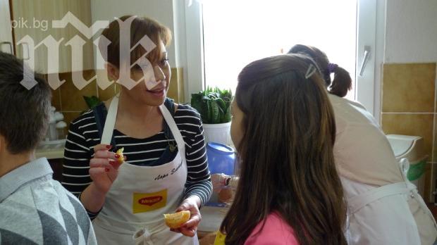 Кака Лара храни сираци