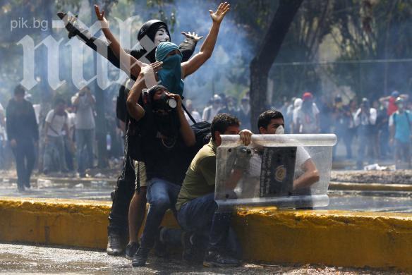 Четирима души пострадаха по време на протестите във Венецуела