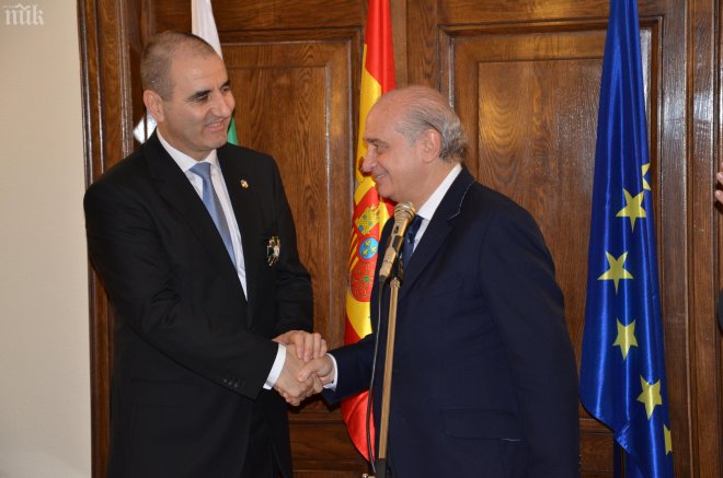 Първо в ПИК! Отличиха Цветанов с най-високото полицейско отличие на Испания