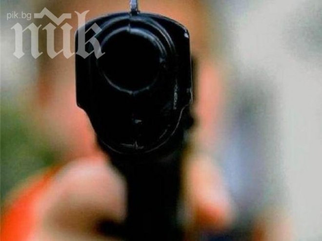 18-годишен се застреля в гърдите - дотегнало му да живее