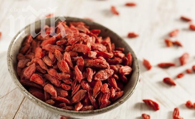 Специалисти: И суперхраните отключват болести! За какво да внимавате при консумацията им