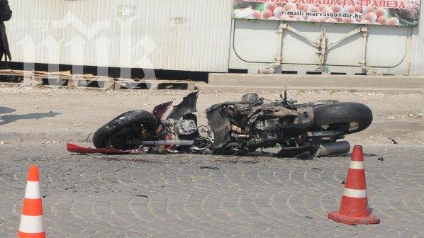 Моторист без книжка се блъсна в ситроен и избяга