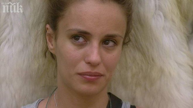 Ирония! Радина Кърджилова не може да зачене, дадоха й роля на бездетна в театъра
