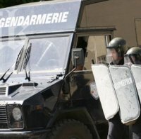 Полицията арестува 90 души в американски завод в Истанбул