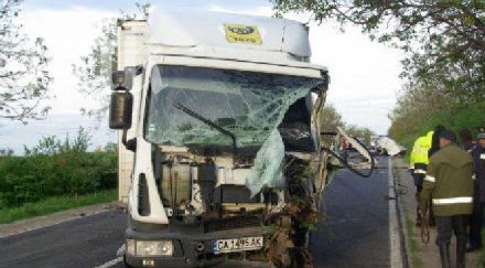 тир отнесе мантинела пътя русе бяла