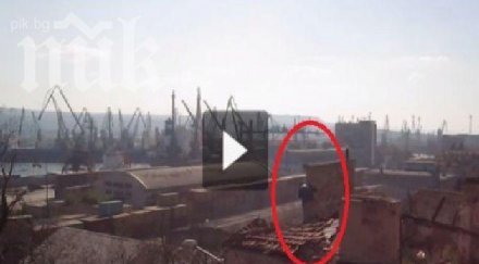 вижте самоубиеца психар хвърля тухли хората сграда варна видео