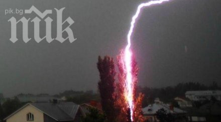 мълния стовари къща куклен