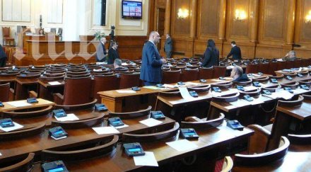 депутатите смениха изборната бюлетина увеличиха състава цик