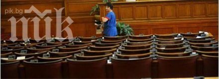 133 депутати остават без надници провалили кворума