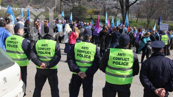 Работниците от ТЕЦ-Варна блокираха бул. Мария Луиза