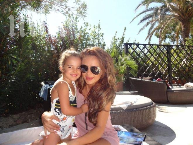 Мария хвърля по 10 бона за щерка си всеки месец. Вижте за какво!