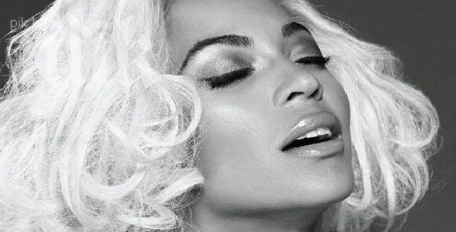 Бионсе остана само по бижу (снимка)