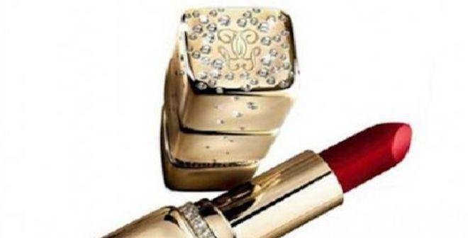 Абитуриентка си поръча червило за 62 000 долара