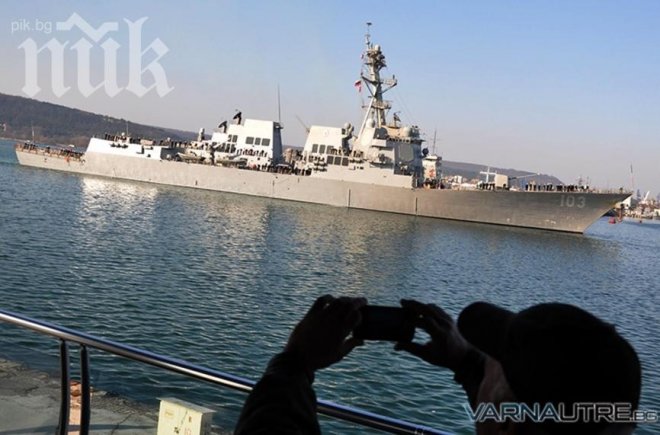  Миноносецът на американските ВМС Доналд Кук се насочи към Черно море