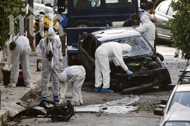 Извънредно! Кола-бомба се взриви пред централната банка на Гърция