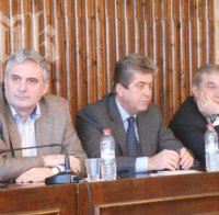 Залели с киселина колата на координатора на АБВ в Асеновград, Румен Петков скочи на Орешарски