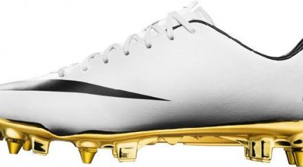 кристиано роналдо плаши противниците златни обувки
