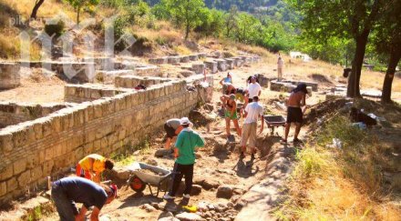 археолози откриха гроб тракийска принцеса войн