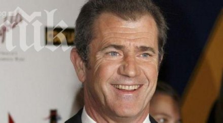 мел гибсън стреля автомат хеликоптер непобедимите