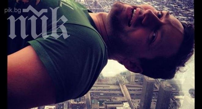Орлин Павлов увисна от най-високия небостъргач 
