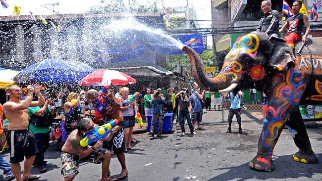 Тайландците посрещат Новата 2557 година