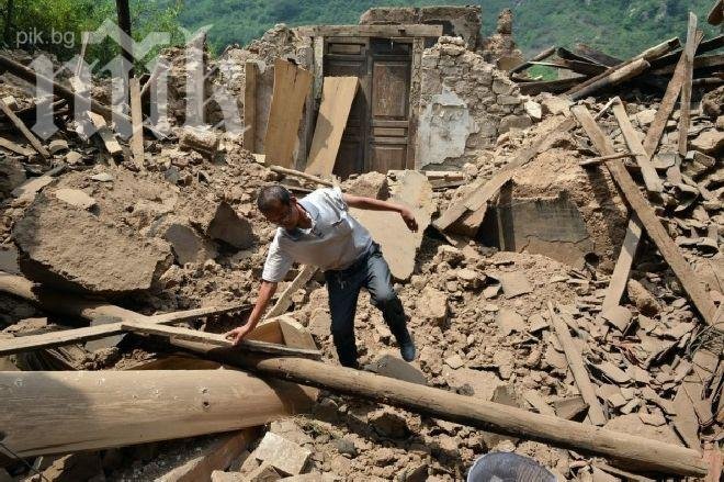 Свлачище уби най-малко четирима! Повече от 30 души са в неизвестност