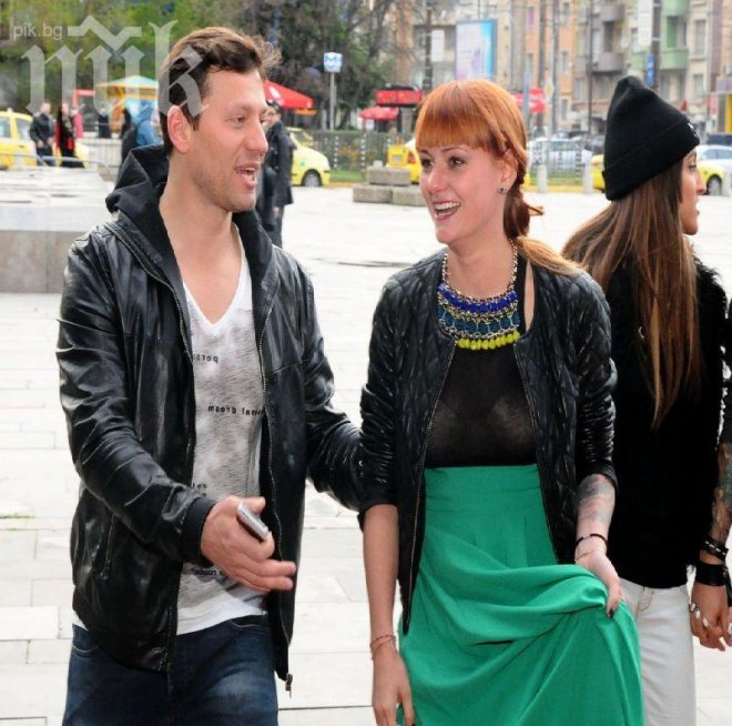 Тоалет на Рут Колева отнесе модна критика (снимки)