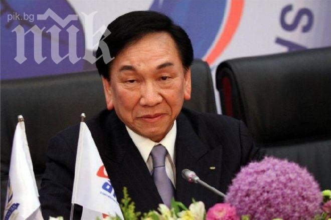 Шефът на международната боксова федерация пристигна в София