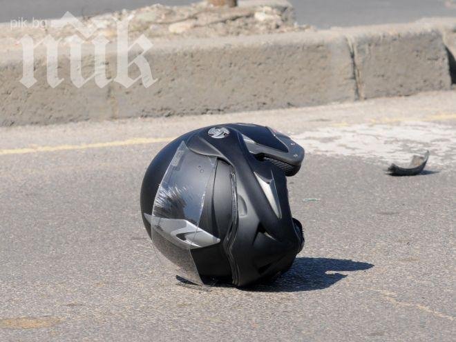 Среднощен инцидент! Моторист катастрофира в  столицата!